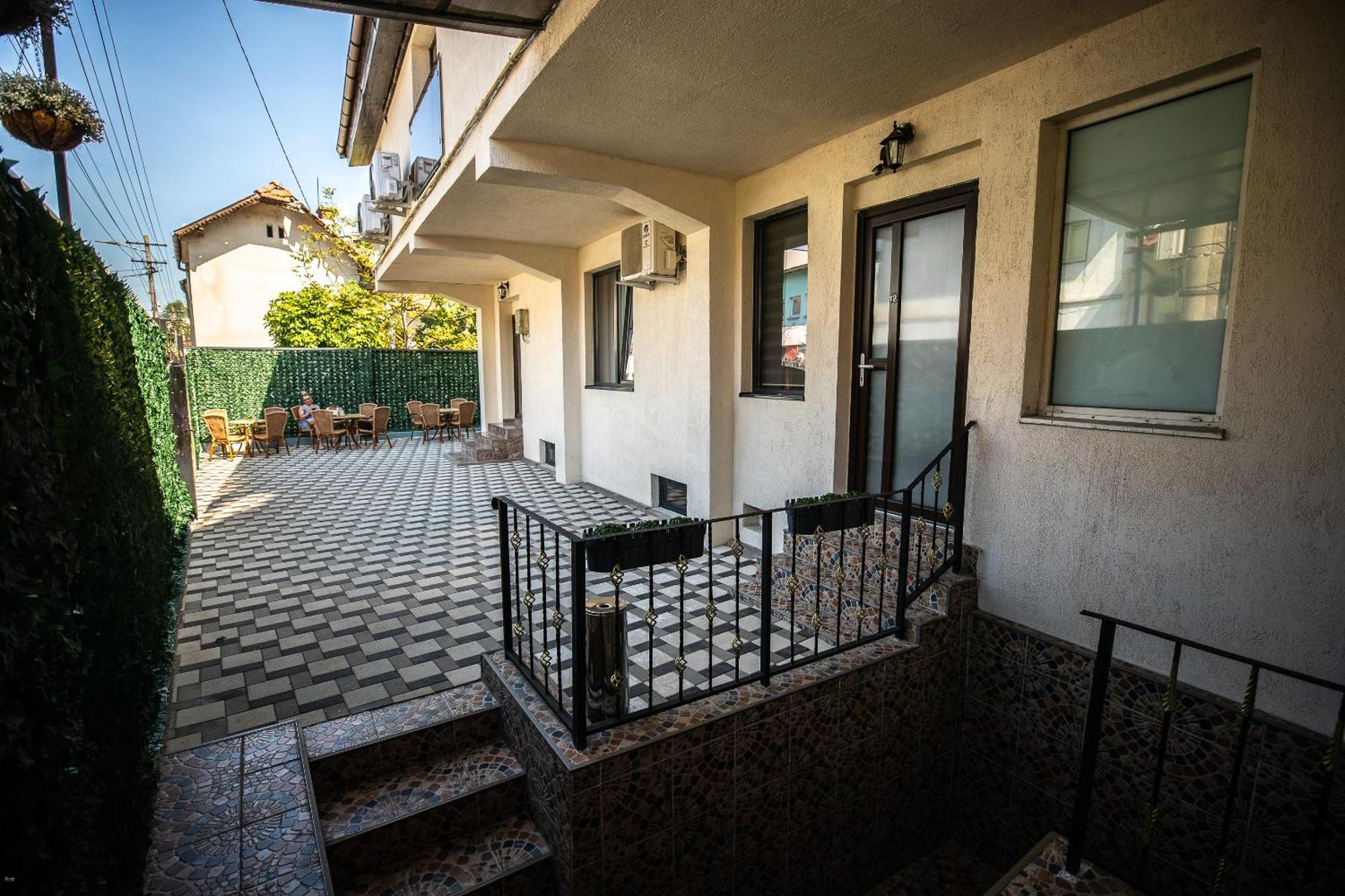 Nelana Guest House Cluj-Napoca Exterior foto