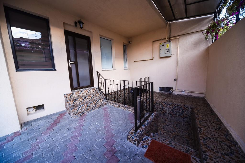 Nelana Guest House Cluj-Napoca Exterior foto