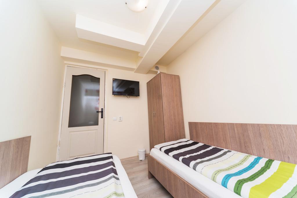 Nelana Guest House Cluj-Napoca Exterior foto